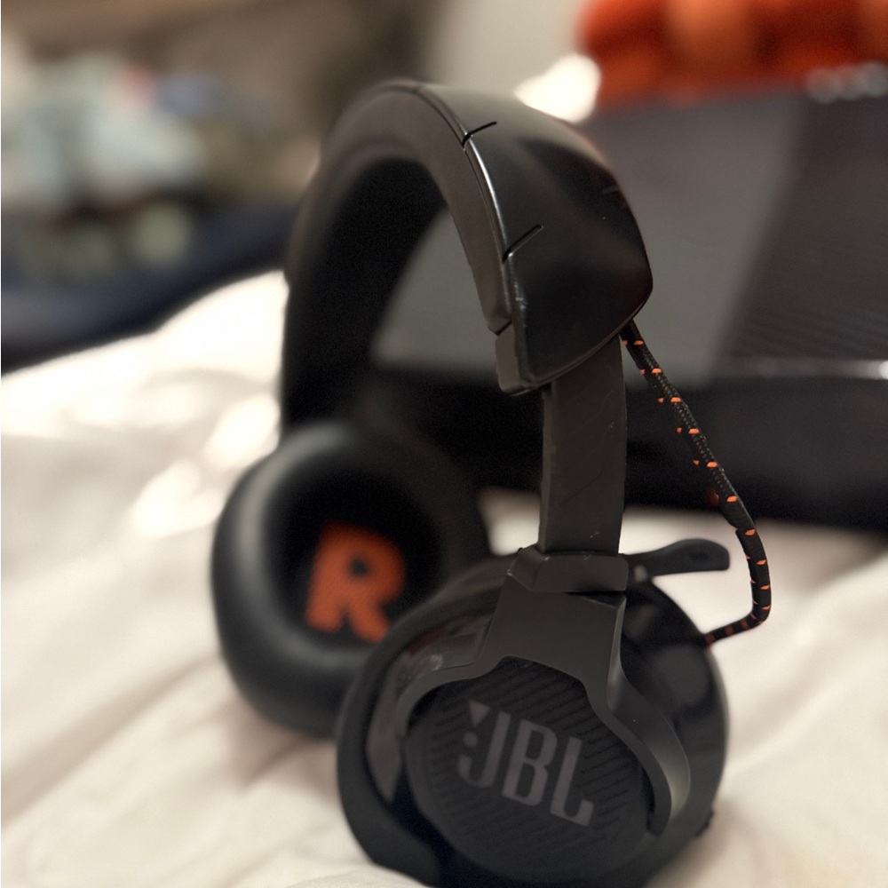 JBL 610 Black and Orange Over-Ear gameHeadphones